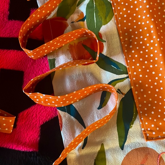 Handmade “Feelin Peachy” Apron 🍑 - Picture 7 of 12